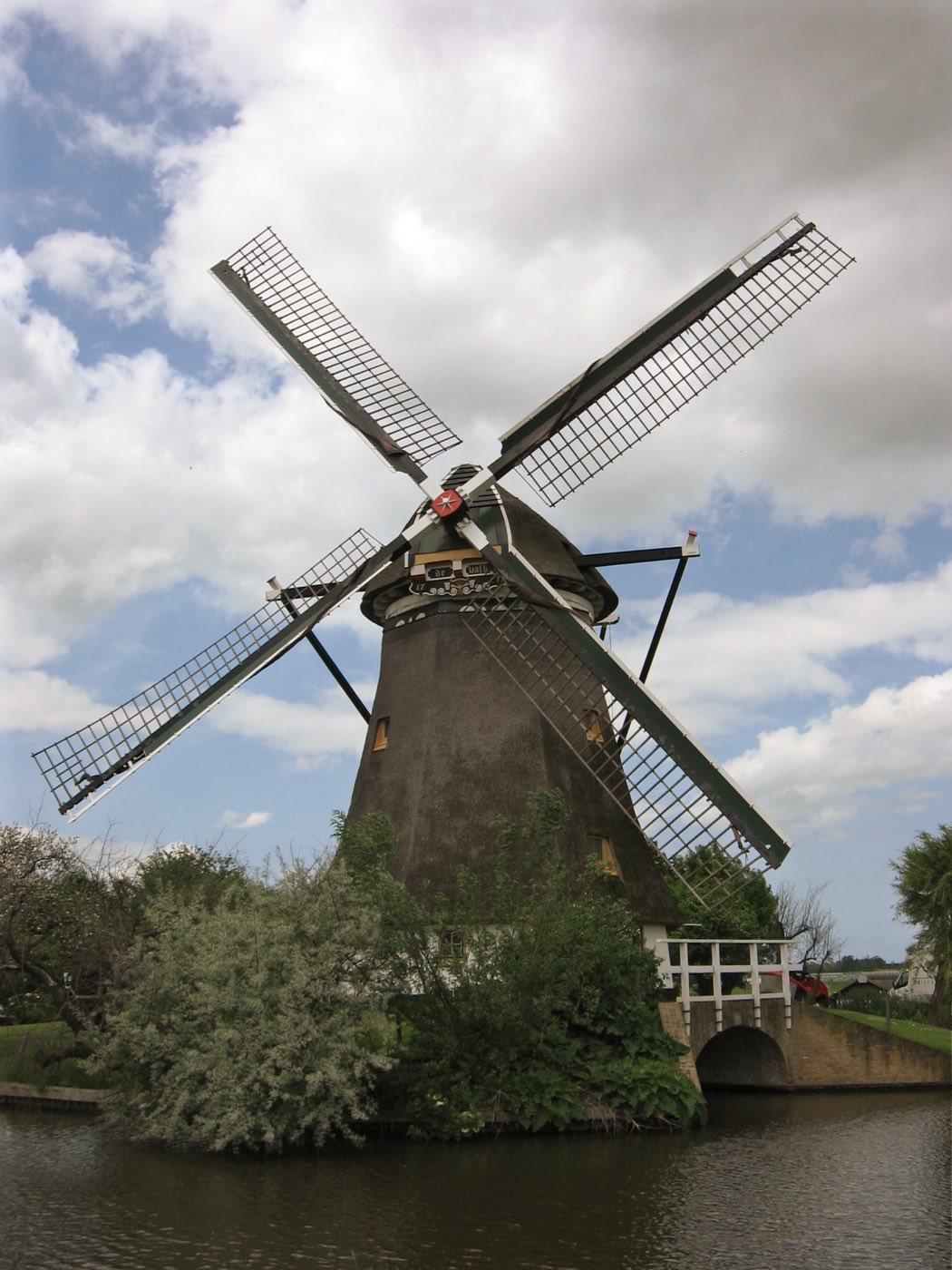Molen De Valk in Berkel en Rodenrijs, an der Stelle, wo seit 1384 eine Wassermühle stand