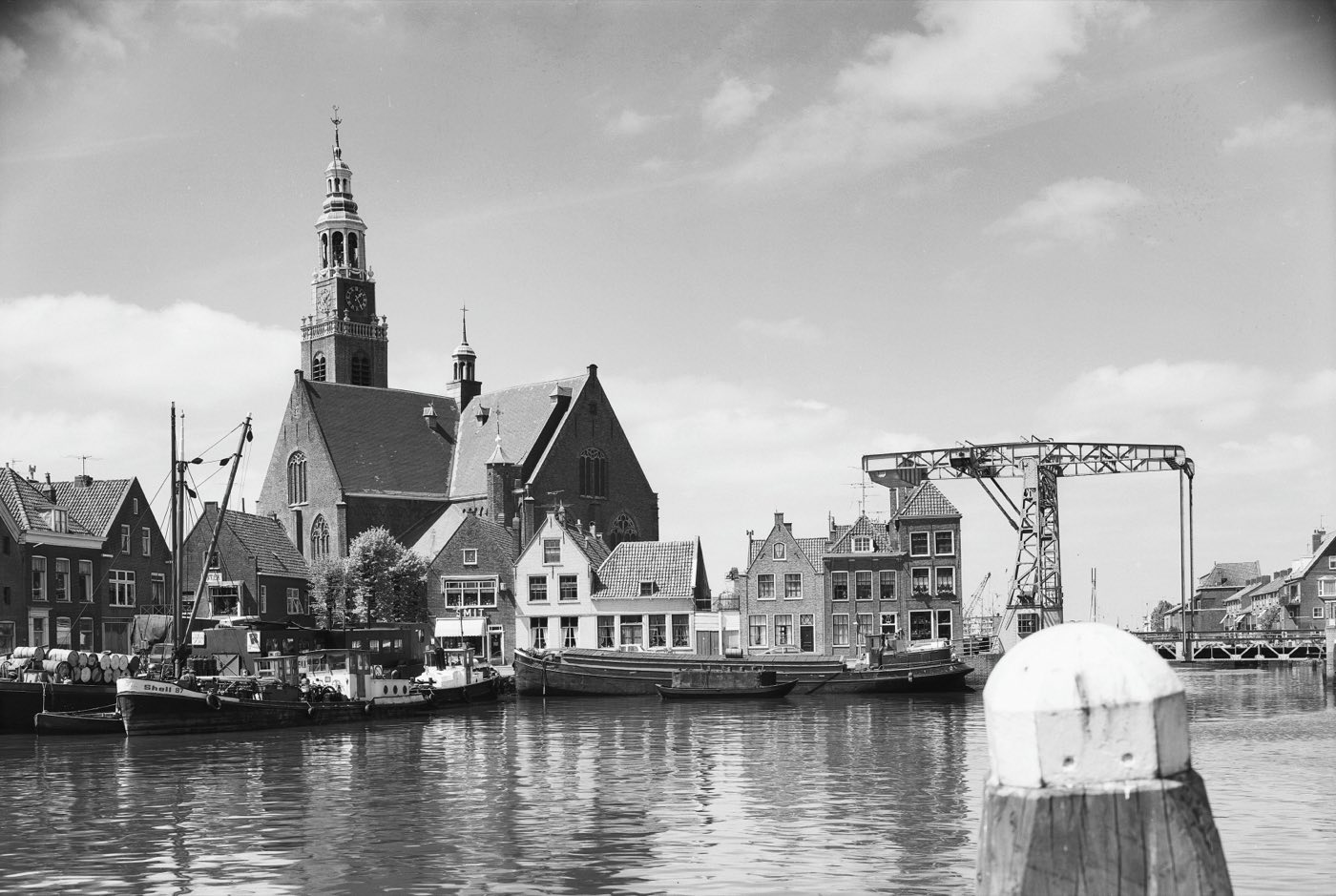 Grote Kerk of Maassluis with surroundings, from the air — Cultural Heritage Agency of the Netherlands