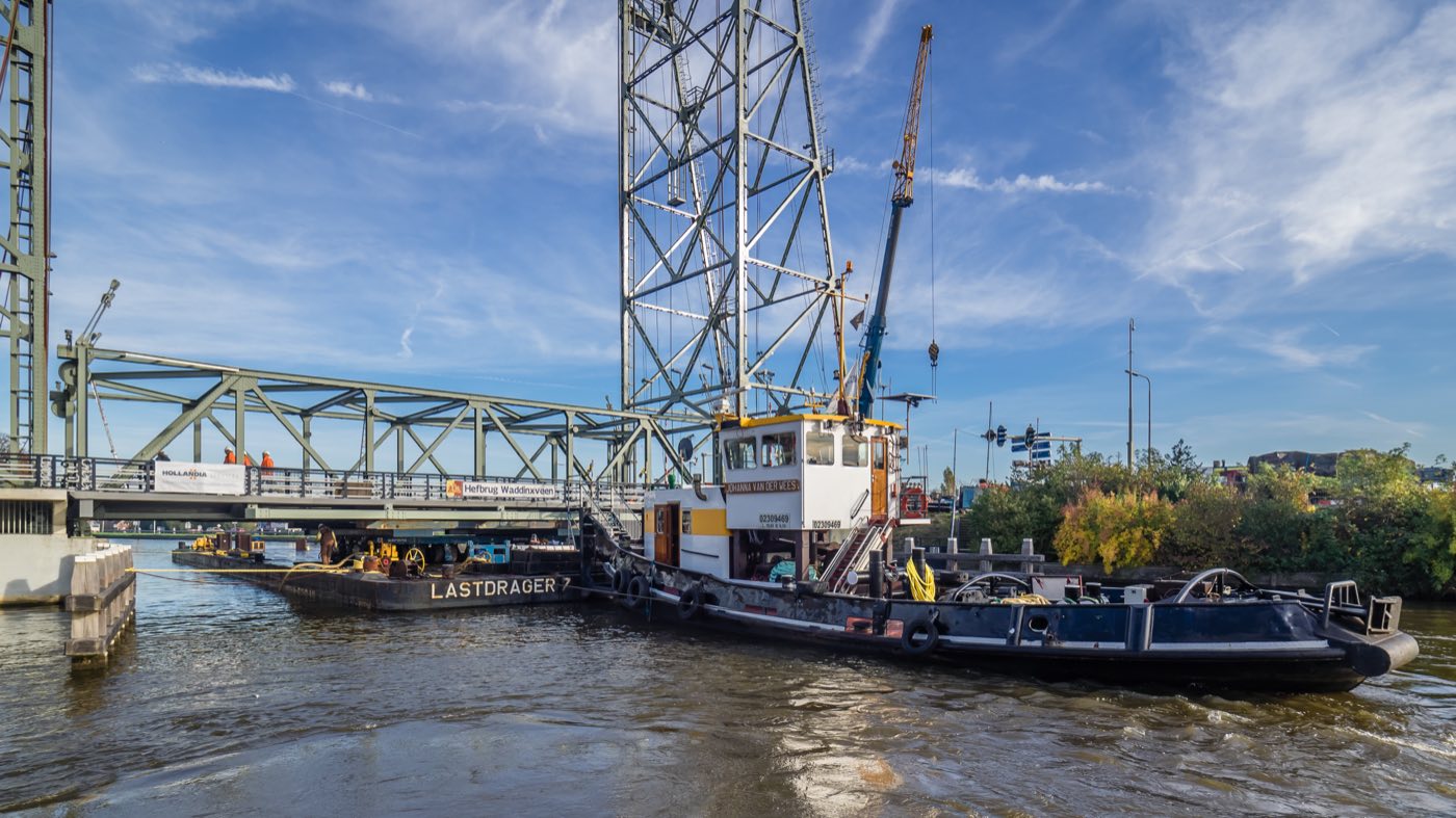 Lift bridge over the Gouwe in Waddinxveen, built in 1936 — national monument
